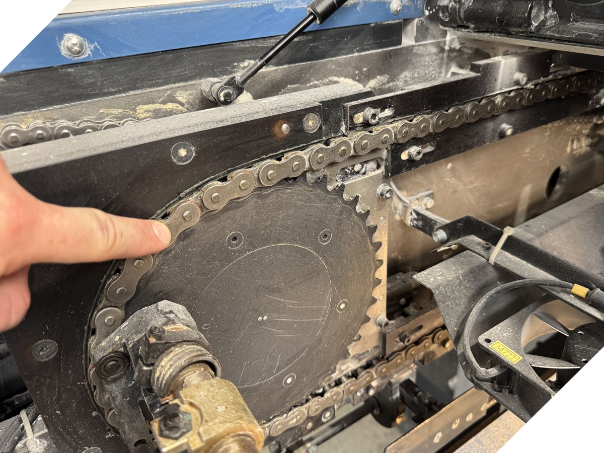 Pressinspection.com | The sheet offset machine components are not lubricated, which leads to increased wear.