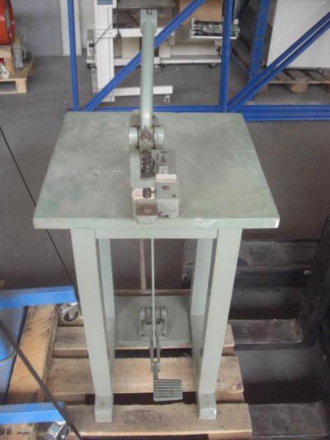 Constantin Hang Riveting / Oiling Machine