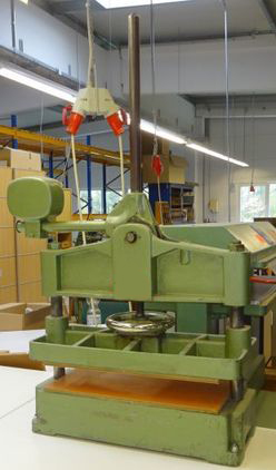 Karl Krause FNP 500 - toggle press - book press - leather press - folding low pressure press