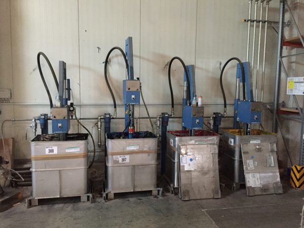 Technotrans paint conveyor 4x TPB 300-36-12 for 300kg container