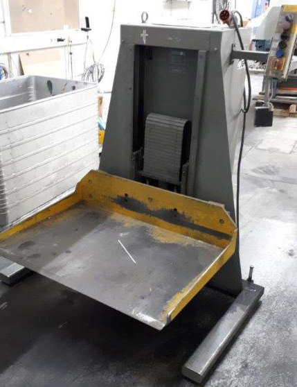 Polar Mohr L 600-W-3 stacking lift with tub